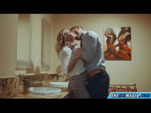 ❤️ Бүкіл аққұба сізді қоғамдық дәретханада азғырғанда Сапалы порно бойынша бізде ❌️❤